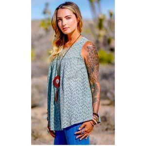 NWT- Women’s Eyelet Daisys mint babydoll Tunic Top